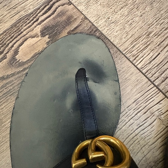 Gucci flat marmont leather thong